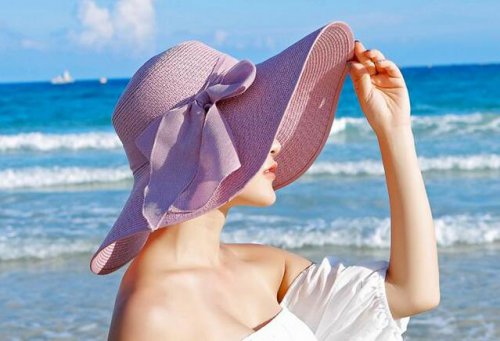 随着盛夏的降临，防晒成为女性关注的重要问题。人一生中，皮肤或多或少的会受到紫外线辐射的影响，随着时间的推移，持续的外在暴露会增加患皮肤癌的风险，而防晒霜能够预防紫外线进入皮肤深层组织，这也是皮肤科医生推荐人们使用防晒霜的原因。而除了防晒霜外，很多成分能够增…