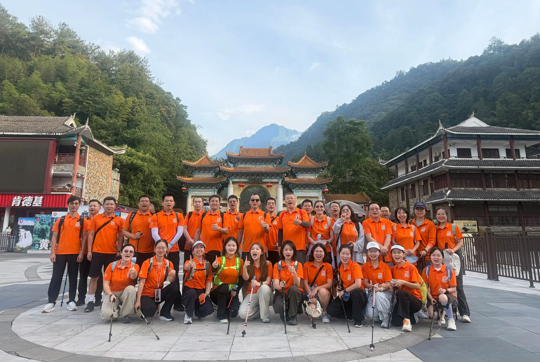 复盘精进，双峰砺行| 华诚生物半年度会议圆满落幕，勇攀高峰再出发！